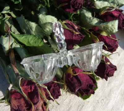 SALIÈRE ANCIENNE POUR DÎNETTE EN VERRE MOULÉ TRANSPARENT DE PORTIEUX - Photo 1/4