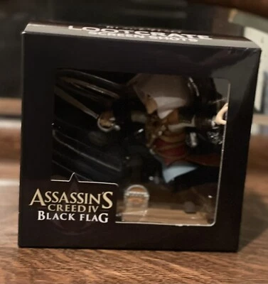 Assassins Creed IV Caja de botín bandera negra Figura de juego Estatua Captura de pantalla Edward Foto 1 de 3