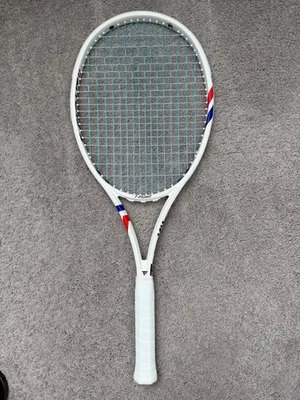 Excelente agarre para raqueta de tenis Tecnifibre T-Fight 300s 2025 4 3/8 #3 cuerdas Foto 1 de 4