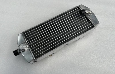 Radiador LADO DERECHO Fit Beta RR350/400/450/498/520 4 tiempos 2010-2019 Foto 1 de 3