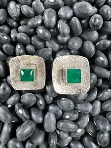 Ohrringe gehämmert Sterlingsilber & Smaragd | Handarbeit Schmuck für Damen - Bild 1 von 1