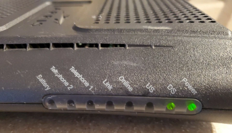 ARRIS TM602G/115 Touchstone Telephony DOCSIS 3.0 CABLE MODEM TM02AC1G6 with cord - Image 1 of 4