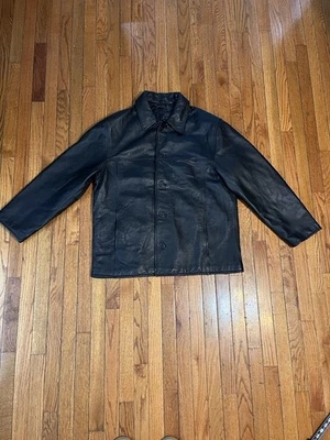 Jaqueta de couro genuíno masculina J Ferrar preta com botões tamanho grande em excelente estado usado! - Imagem 1 de 4