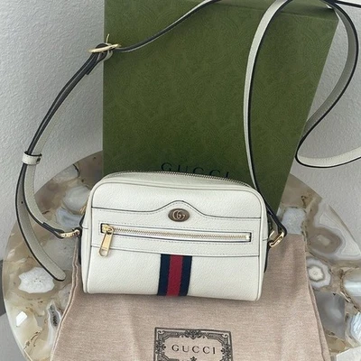 $2,400 Nuevo, Auténtico Bolso Bandolera GUCCI Blanco Firma Rojo Verde Rayas Foto 1 de 4