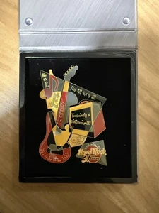 Hard Rock Cafe London 30th Anniversary Limited Edition Guitar Pin 1971-2001 - Picture 1 of 3