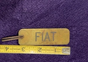Portachiavi Vintage Logo FIAT Portachiavi Ottone Lungo Quadrato Fob Si prega di Lucidare - Foto 1 di 3