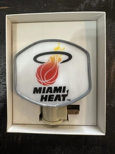 De colección Miami Heat Nightlight NBA Nuevo Probado Oficina Hombre Cueva Raro - Imagen 1 de 3