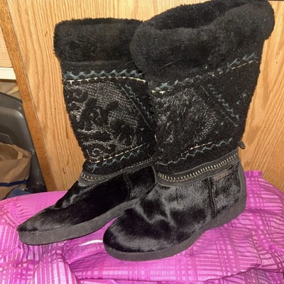 Stivali Tecnica in pelle con pelliccia ricamata metà polpaccio multicolore da donna taglia US 6,5 - Immagine 1 di 4