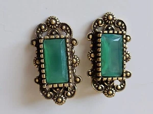 Vintage Chunky Green Glass Gold Tone Clip On Earrings Estate Costume Jewelry - Picture 1 of 6