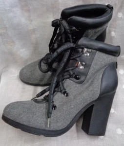 Women's Kohl's JUICY COUTURE RN#73277 JCKASPARGREY Grey 116367 Lace Up Boots 9.5 - Picture 1 of 9