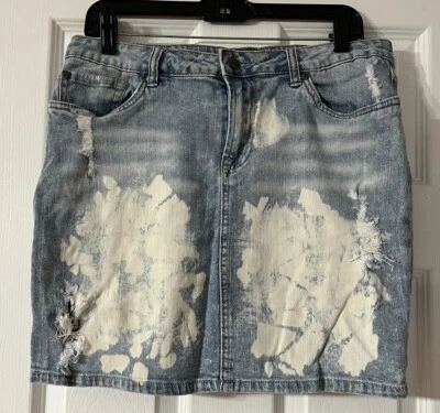 Venus Size 12 Women’s Light Blue Denim Skirt 5 Pockets, Zipper Up Distressed  - Image 1 of 4