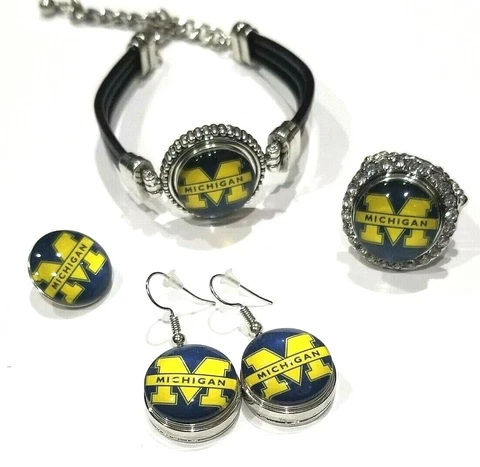 Michigan Wolverines Snap Jewelry Stretch Ring, Earrings or Bracelet Cover