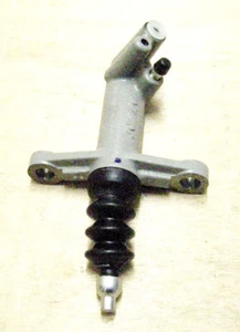 Clutch Slave Cylinder For Isuzu D-Max / Rodeo Pick Up 2.5TD / 3.0TD (2003-2006) - Picture 1 of 1