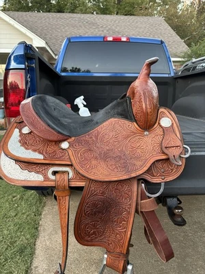 15” Circle Y Gladewater Show Saddle - Image 1 of 4