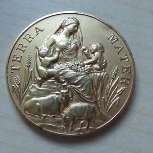 Terra Mater - Mutter Erde Silber vergoldet gepunzt Medaille (myrefn14419B) - Bild 1 von 3