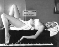 ACTRESS JEANNE CARMEN PIN UP - 8X10 PUBLICITY PHOTO (RT957)