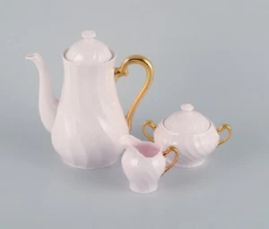 Tuscan, England, coffee service in pink porcelain with gold decoration. - Picture 1 of 7