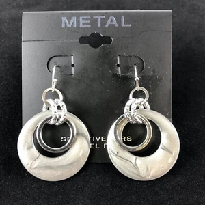 Kohl's Metall Ohrringe silberfarben 1 1/2" Hänger mit Silber Emaille nickelfrei - Bild 1 von 1
