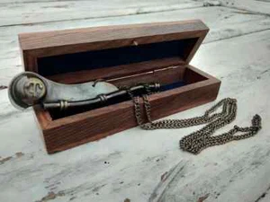 Antike Messing Bootsmann Pfeife mit schicker Holzbox & Kette! Maritime Boatswain - Bild 1 von 4