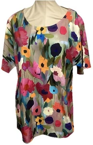 NWT Beautiful Colorful Floral Print Short Sleeve Blouse Size Small - Picture 1 of 3