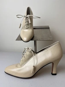Ferragamo neu aus altem Lagerbestand 80er Jahre beige Leder & Wildleder Schnürpumps Größe 6 B hergestellt in Italien - Bild 1 von 8