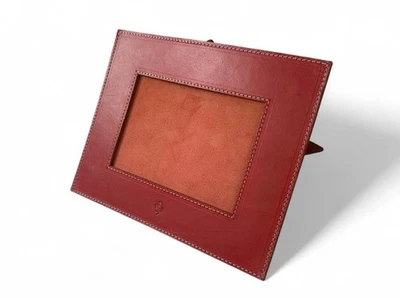 FERRARI RED LEATHER PHOTO FRAME | OFFICIAL ACCESSORY | PRANCING HORSE LOGO - Image 1 of 4