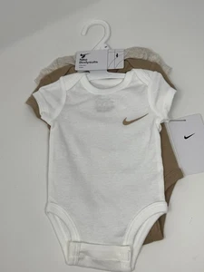 Nike Baby Nike - Paquete de 3 bodys esenciales para bebés talla 3 meses nuevos con etiquetas - Imagen 1 de 8