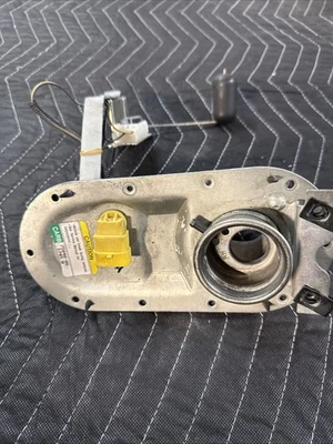 Отправочный блок уровня топлива 2006 06 Harley Street Glide FLHX 75040-06 - Изображение 1 из 4