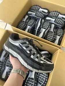 Nike P-6000 invernalizzate antracite e grigio fumo, taglia UK 7,5 - Foto 1 di 8