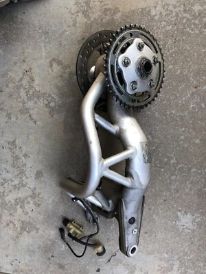 Ducati Monster S2R S2 S4r S4RS enrejado basculante de una cara aleación de aluminio Foto 1 de 4