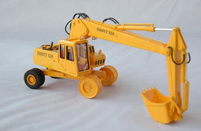 1/50 Excavator Broyt X30 wheels Cab 1 - High Quality Resin KIT by Fankit Models - Image 1 of 4
