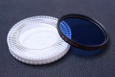 ✅ NIKON BLUE B12 52MM FILTER GENUINE LENS OR CAMERA SCREW IN W/ KEEPER 39-2 - Image 1 of 2