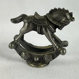 "Mini estatuilla de caballo rockero de carnaval peltre pesado de 1,25""" - Imagen 1 de 5