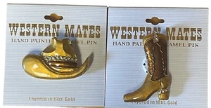 Cowboy Hut & Stiefel Pins von Western Mates Lagenlook in 18KT Gold Neu auf Karten - Bild 1 von 3
