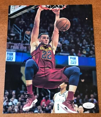 Foto autografiada firmada 8x10 de Larry Nance Jr Cleveland Cavaliers certificado de autenticidad JSA Foto 1 de 3