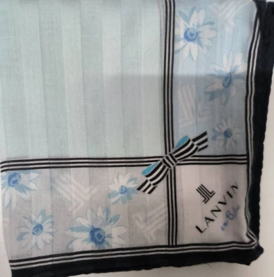 LENÇO CLÁSSICO FLORA ESTAMPADO ALGODÃO 22" - Imagem 1 de 2