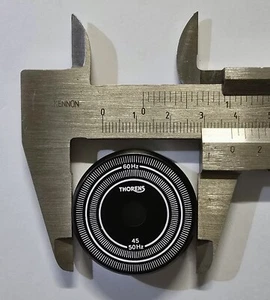 Raro Riduttore adattatore 33/45 giri Thorens con stroboscopio per 45 giri. - Foto 1 di 2