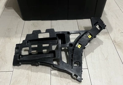 2021 GENESIS G70 OEM REAR RIGHT PASSENGER BRACKET  - Image 1 of 3
