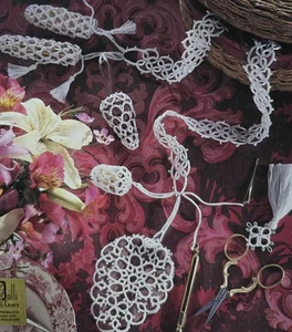 1980s Chatelaine Sewing Housekeeper Set Driskell Tatting Pattern Tatted Belt - Picture 1 of 2