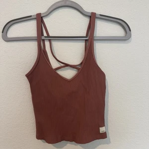 Vuori Rib Crop Tank Top Womens Extra Small Marsala Shelf Bra Strappy Yoga Gym - Picture 1 of 5
