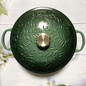 Le Creuset Marmite Olivenzweig Relief 28 cm 11 Zoll 5 1/4 Quart Topf Baumwolle grün - Bild 1 von 8