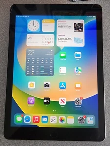 Apple iPad 5th Gen. A1822 32GB Black/Space Gray 9.7" Touchscreen Tablet iOS 16 - Picture 1 of 4