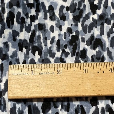 Tecido de poli elastano com estampa de animais 63" de largura cinza, preto sobre branco por jarda - Imagem 1 de 2