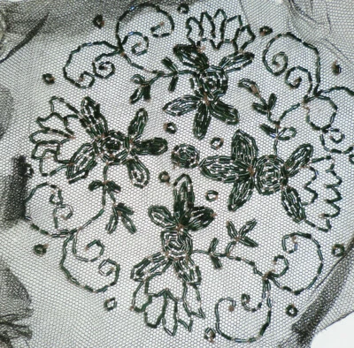 Aplique funeral de luto con cuentas de vidrio verde corneta victoriano en red BB81-3* Foto 1 de 4