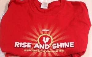 T-shirt Subway Dipendente Ristorante Rossa Taglia Media Fast Food Rise and Shine DW1 - Foto 1 di 3