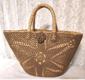 Bolso de mano Coldwater Creek de mimbre dorado bolso de playa de ganchillo de paja doble asa - Imagen 1 de 11