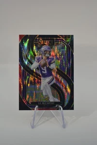 Fútbol americano Panini Select NFL 2024 JJ McCarthy novato radiocontrol negro y rojo Prizm Shock - Imagen 1 de 6