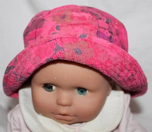 THE CHILDRENS PLACE sun cap HAT Plaid Floral Pink/Black clothes EUC Size 18 24 m - Picture 1 of 4