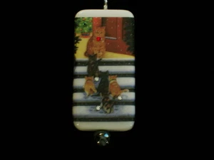 Kittens Coming Home for Christmas - Domino Pendant - Picture 1 of 2