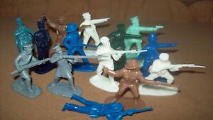 Estate find !  Armies in Plastic, alot of fourteen assorted playset figures